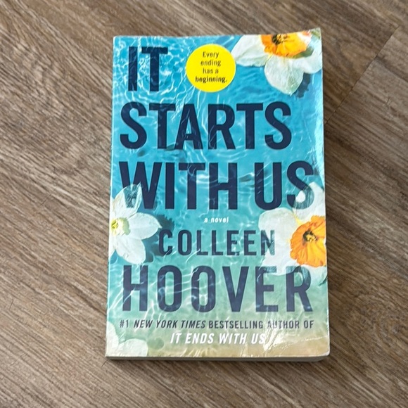 Colleen Hoover Book Set - It Ends With Us & It Starts With Us - Picture 6 of 8